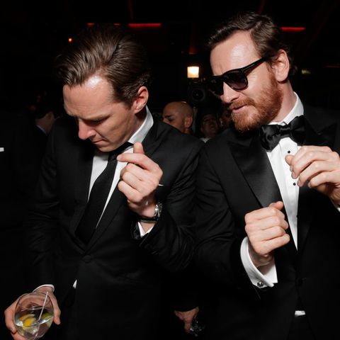 Benedikt Cumberbatch und Michael Fassbender tanzen auf der "Fox" After-Show-Party.