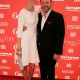 Ein herzliche Begrüßung bekommt Topmodel Franziska Knuppe von GALA-Chefredakteur Christian Krug.