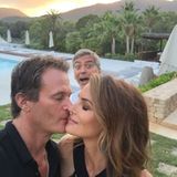 George Clooney funkt Rande Gerber und Cindy Crawford beim Küssen dazwischen.