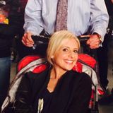 Januar 2014  Neben den Dreharbeiten zur Serie "The Crazy Ones" albern Robin Williams und Sarah Michelle Prinze herum. In der Serie spielen Williams und Prinze Vater und Tochter die zusammen eine Werbeagentur leiten.