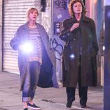 14. November 2014: Naomi Watts und Susan Sarandon drehen eine Szene für "Three Generations" in den nächtlichen Straßen von New York.