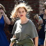 7. August 2014: Sofia Vergara schlurft für eine Szene der Serie "Modern Family" im Schlabber-Look durch Los Angeles.