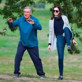 10. September 2014: Für eine Szene des Films "The Intern" machen Robert NeDiro und Anne Hathaway im Park Tai Chi.
