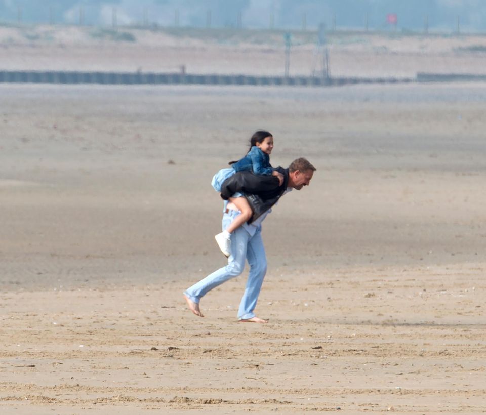 17. September 2014: Für den Film "Criminal" dreht Kevin Costner am Strand von Südengland.
