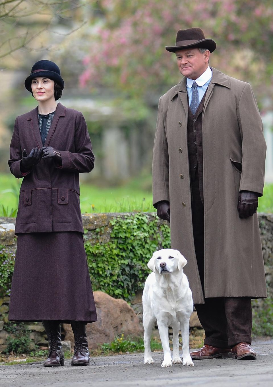 24. April 2014: Die Dreharbeiten für die fünfte Staffel von "Downton Abbey" sind in vollem Gang. Michelle Dockery spielt "Lady Mary" und Hugh Bonneville "Lord Grantham". 24. April 2014: Die Dreharbeiten für die fünfte Staffel von "Downton Abbey" sind in vollem Gang. Michelle Dockery spielt "Lady Mary" und Hugh Bonneville "Lord Grantham".