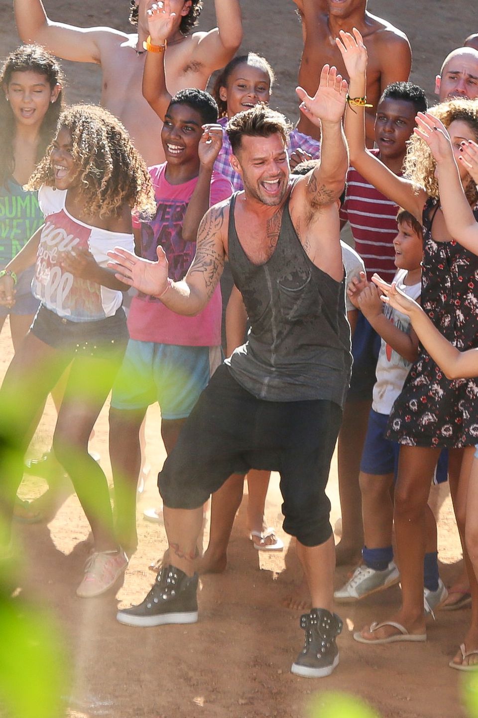11. März 2014: Ricky Martin ist in Rio de Janeiro, um ein Promo-Video für die Fußballweltmeisterschaft zu drehen. 11. März 2014: Ricky Martin ist in Rio de Janeiro, um ein Promo-Video für die Fußballweltmeisterschaft zu drehen.