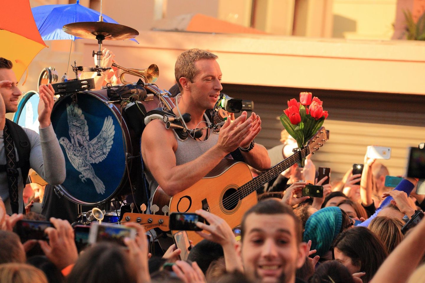 17. Juni 2014: Chris Martin und seine Band Coldplay drehen ihre neues Video zu "A Sky Full of Stars" in den Straßen von Newtown.