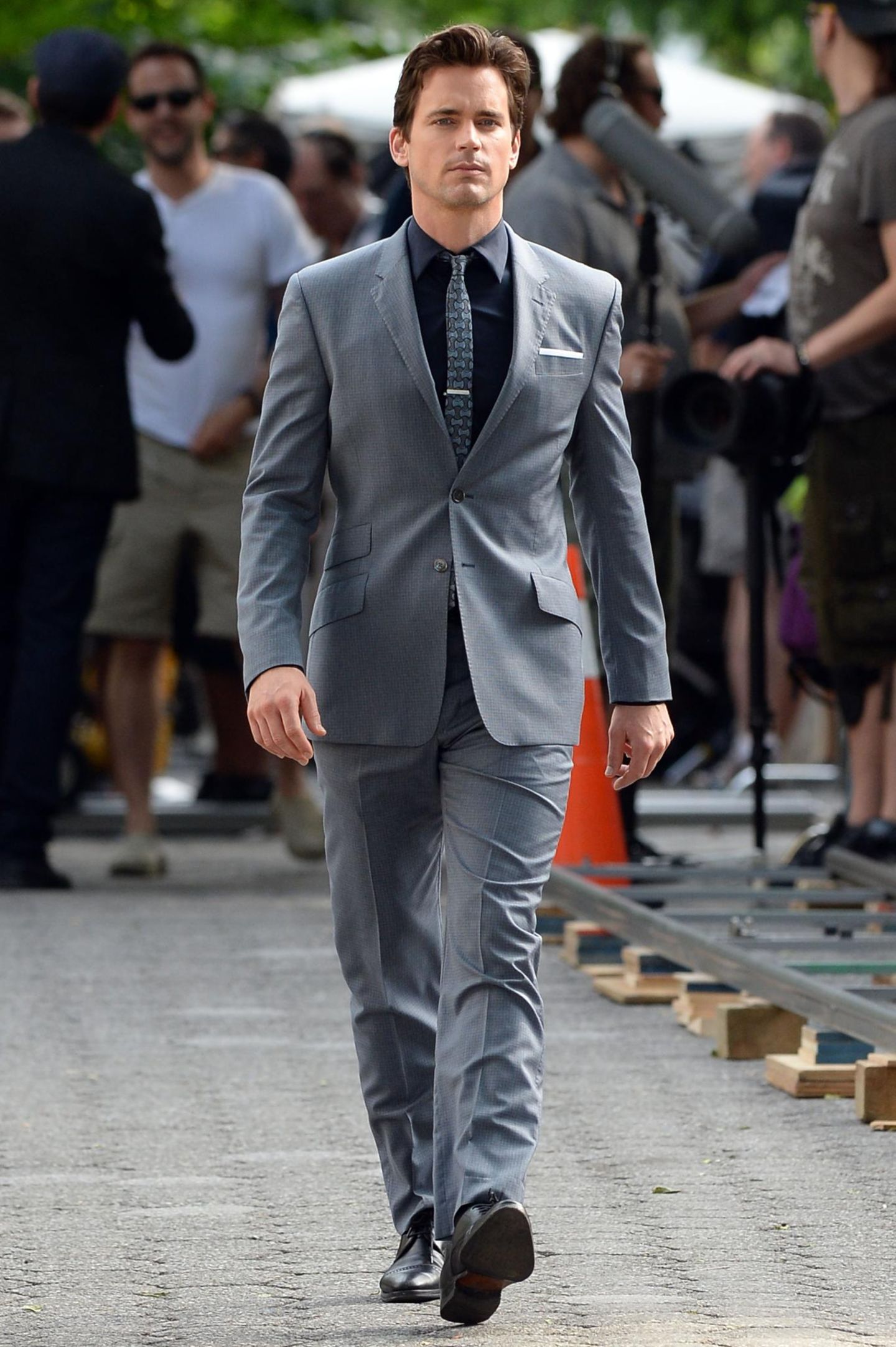 30. Juni 2014: Matt Bomer dreht eine Szene für "White Collar" im Union Square Park in New York.