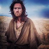 9. Dezember 2014: Ewan McGregor veröffentlicht ein offizielles Foto von den Dreharbeiten zu "The Last Days in the Desert". Er sieht aus wie Jesus, ist aber ein Priester der im Ödland unterwegs ist.