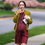 12. Juni 2014: Winona Ryder trägt für ihre Rolle im Film "Experimenter" einen künstlichen Babybauch und dreht eine Szene im "Ditmas Park" in Brooklyn.