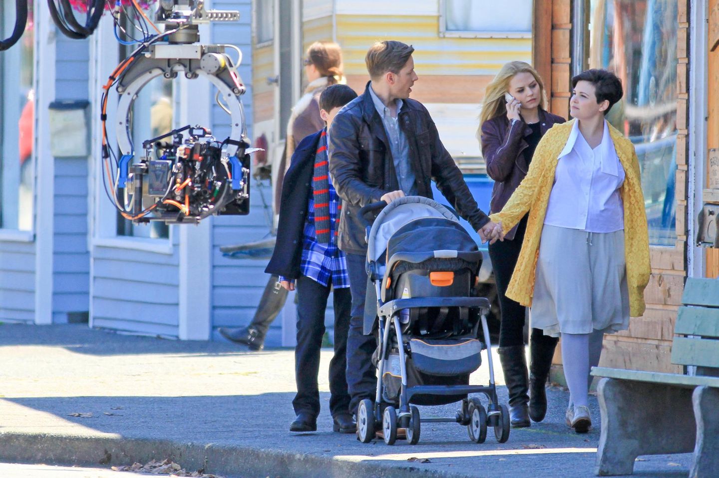 16. Juli 2014: Josh Dallas und Ginnifer Goodwin stehen knapp zwei Monate nach der Geburt ihres Sohnes wieder gemeinsam für "Once Upon a Time" vor der Kamera.