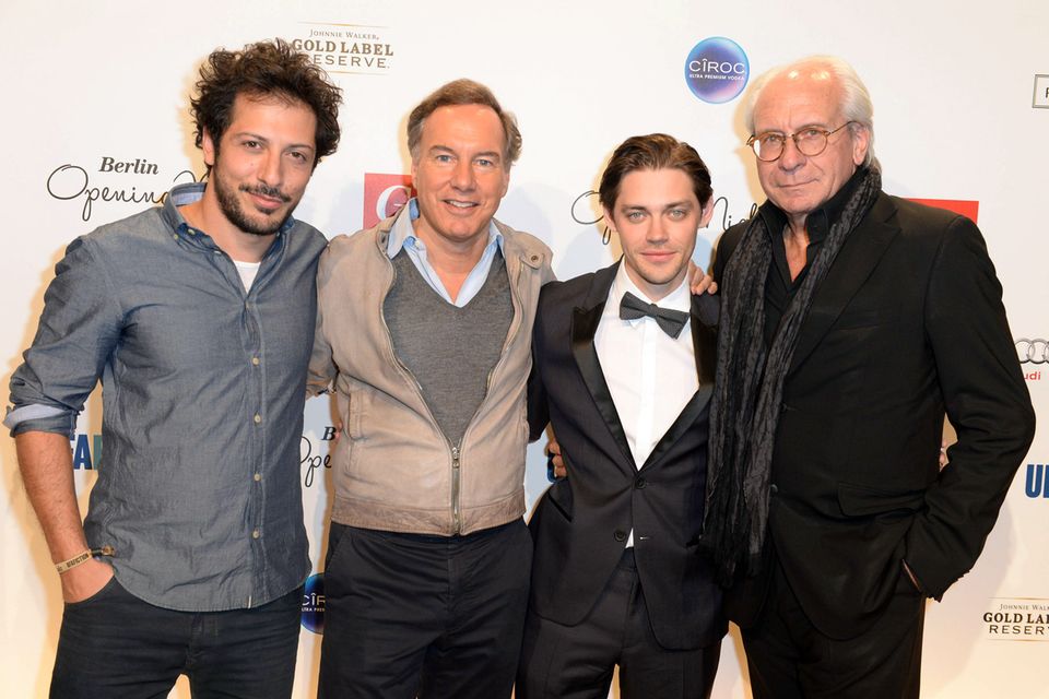 Filmgrößen: Fahri Yardim, Produzent Nico Hofmann, "Der Medicus"-Star Tom Payne und Wolf Bauer (Vorsitzender der Geschäftsführung UFA GmbH) Filmgrößen: Fahri Yardim, Produzent Nico Hofmann, "Der Medicus"-Star Tom Payne und Wolf Bauer (Vorsitzender der Geschäftsführung UFA GmbH)