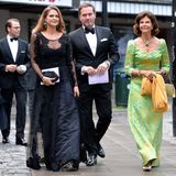 8. September 2014: Königin Silvia nimmt, in Begleitung ihrer beiden Töchter Madeleine und Victoria, an einem Wohltätigkeitsdinner zugunsten der "World Childhood Foundation" in Stockholm teil. Mit über den roten Teppich schreiten auch Chris O'Neill und Prinz Daniel.