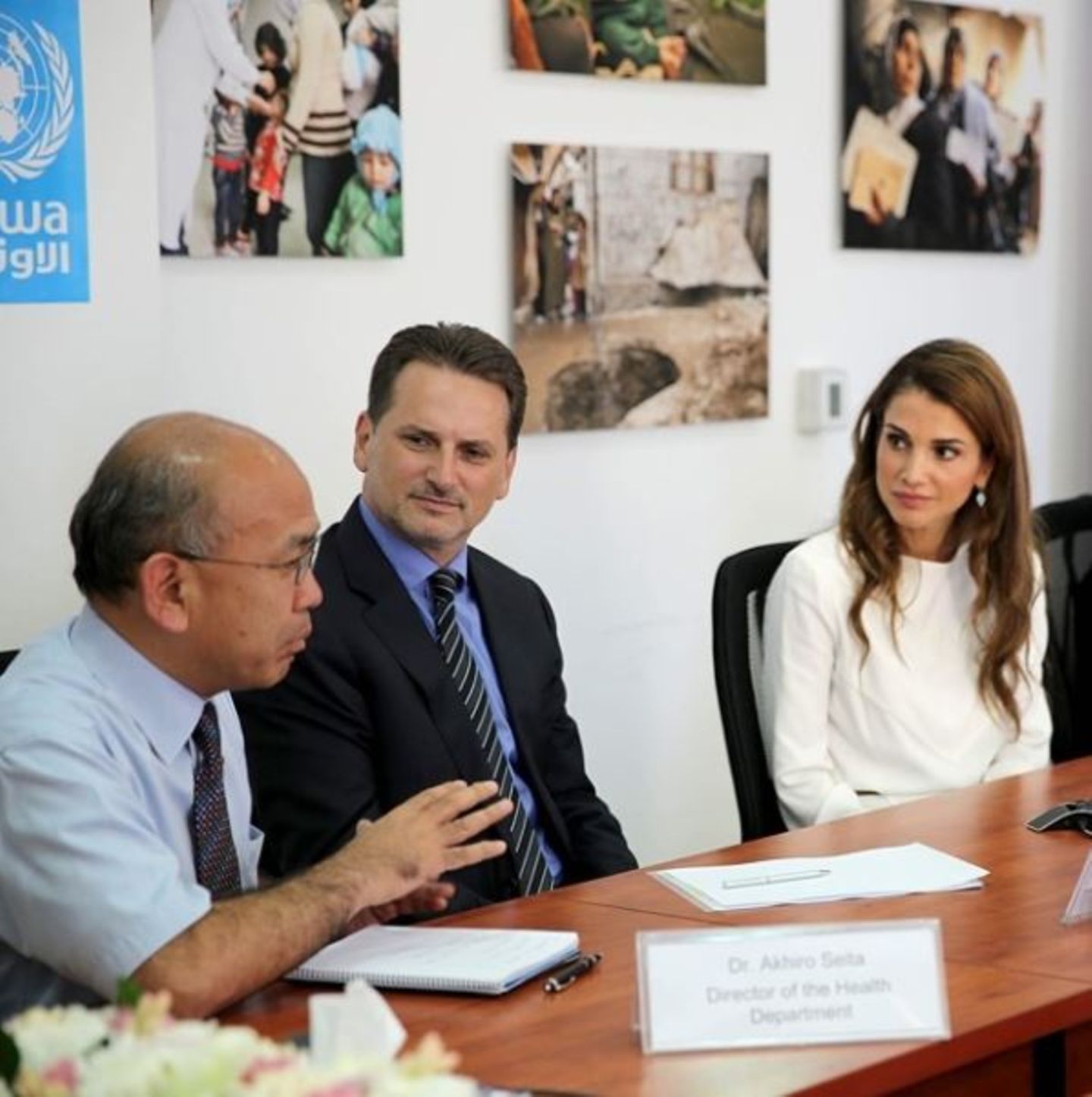 27. Juli 2014: Königin Rania von Jordanien ist in Gespräche mit Gesundheitsbeauftragten zur Lage in Gaza vertieft.