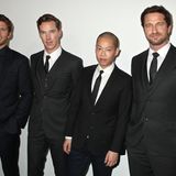Bei Hugo Boss gibt es nicht nur schicke Mode, sondern auch schicke Männer zu sehen: Scott Eastwood, Benedict Cumberbatch, Designer Jason Wu und Gerard Butler (v.l.)