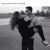Mesut Özil wünscht seinem "Darling" Mandy Capristo über Facebook einen "Happy Valentine's Day".