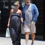 10. Juli 2014: Kelsey Grammer geht mit seiner hochschwangeren Ehefrau Kayte Walsh in Beverly Hills shoppen.