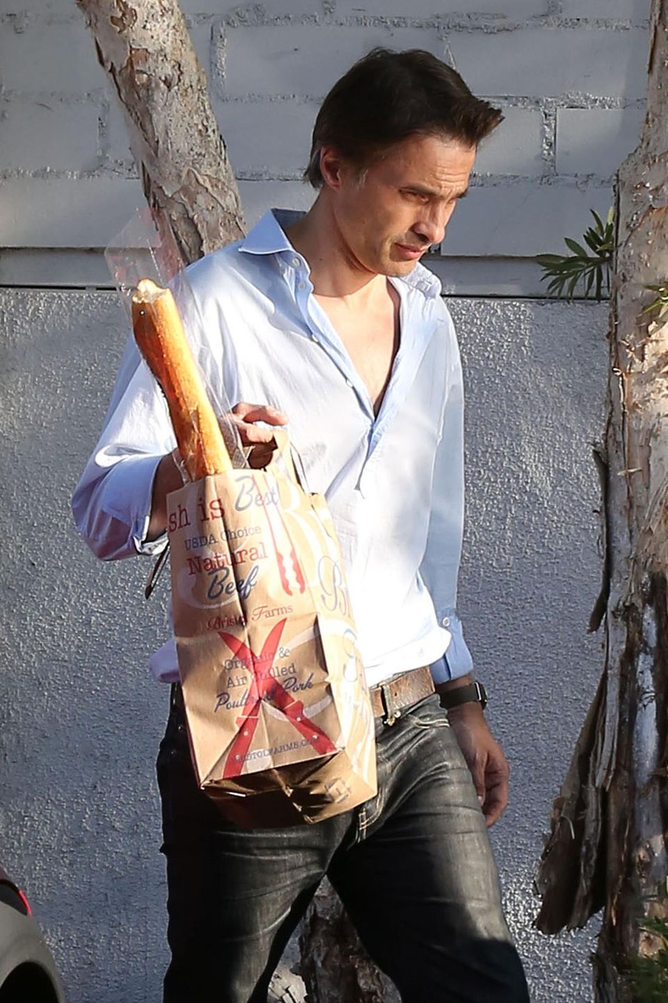 1. Mai 2014: Olivier Martinez kauft bei Bristol Farms in Beverly Hills sein tägliches Brot. 1. Mai 2014: Olivier Martinez kauft bei Bristol Farms in Beverly Hills sein tägliches Brot.