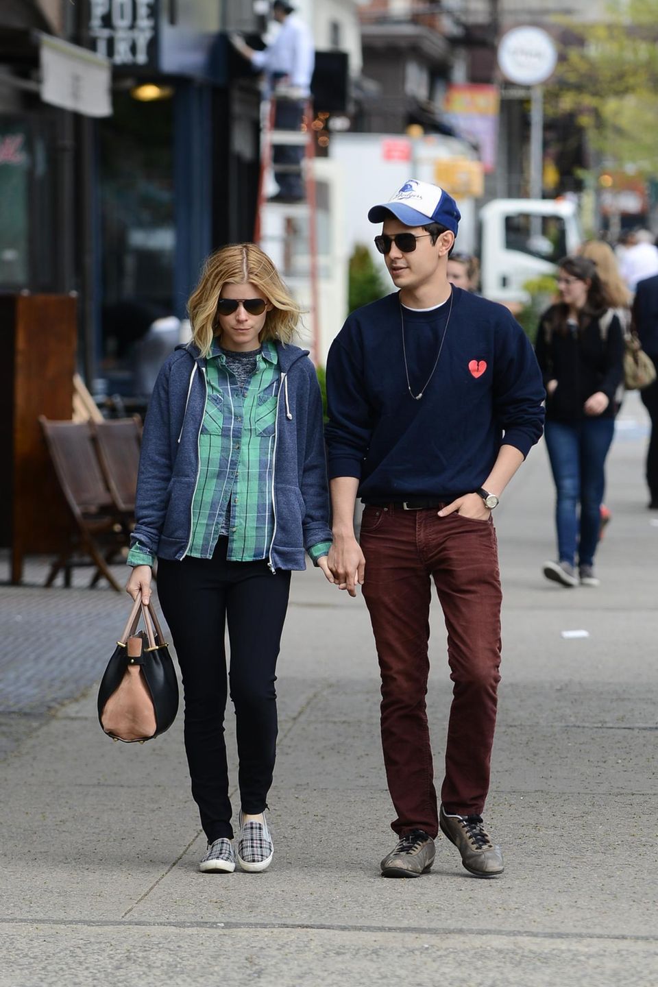 6. Mai 2014: Kate Mara und ihr Freund Max Minghella spazerien durch Nolita, ein Viertel in New York. 6. Mai 2014: Kate Mara und ihr Freund Max Minghella spazerien durch Nolita, ein Viertel in New York.