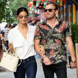8. Juli 2014: Lily Aldridge und "Kings of Leon"-Sänger Caleb Followill gehen Hand in Hand durch das New Yorker East Village.