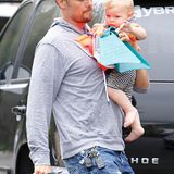 25. Juni 2014: Josh Duhamel und Sohn Axl sind auf dem Weg ins Schwimmbad.