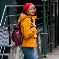 8. Dezember 2014: Taylor Swift verlässt wie immer stylisch und mit roter Pudelmütze ihr Apartment in New York City.