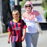 27. April 2014: Reese Witherspoon und ihr Sohn Deacon kommen in Brentwood vom Fußballtraining.