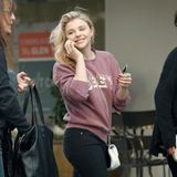 19. Dezember 2014: Chloe Grace Moretz ist in Bel Air unterwegs mit ein paar Freunden.