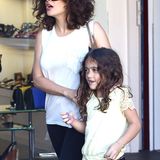 24. Juli 2014: Salma Hayek geht mit ihrer Tochter Valentina in West Hollywood Schuhe shoppen.