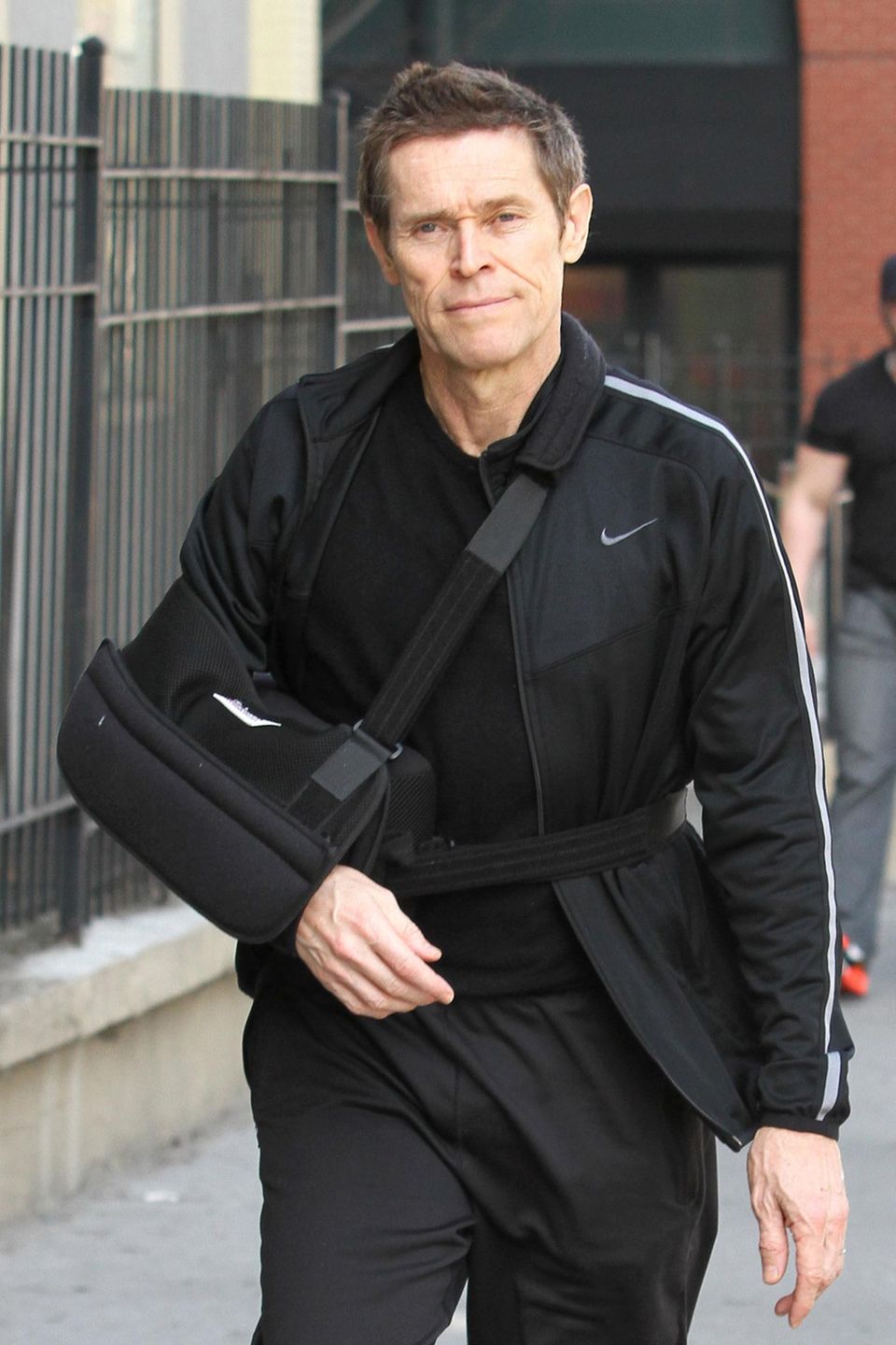 14. April 2014: Willem Dafoe ist, mit einem Arm in der Schlinge, auf dem Weg zu seinem Chiropraktiker. 14. April 2014: Willem Dafoe ist, mit einem Arm in der Schlinge, auf dem Weg zu seinem Chiropraktiker.