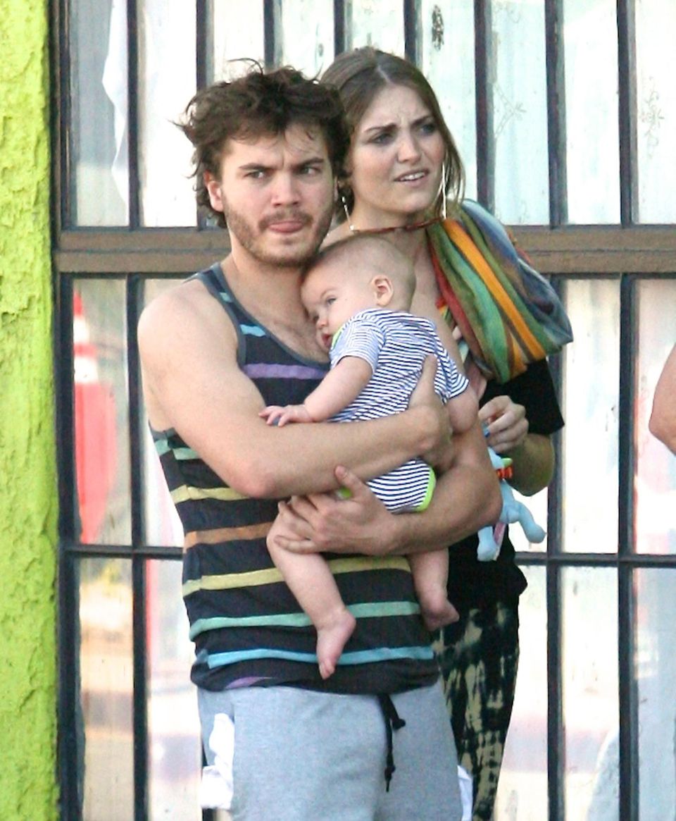 16. März 2014: Emile Hirsch ist mit seinem Sohnemann in Venice zu sehen. 16. März 2014: Emile Hirsch ist mit seinem Sohnemann in Venice zu sehen.