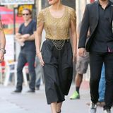 29. Oktober 2014: Jennifer Lopez sieht hinreißend aus in ihrem Zweiteiler. Erinnert an die goldenen 20er Jahre Mode.