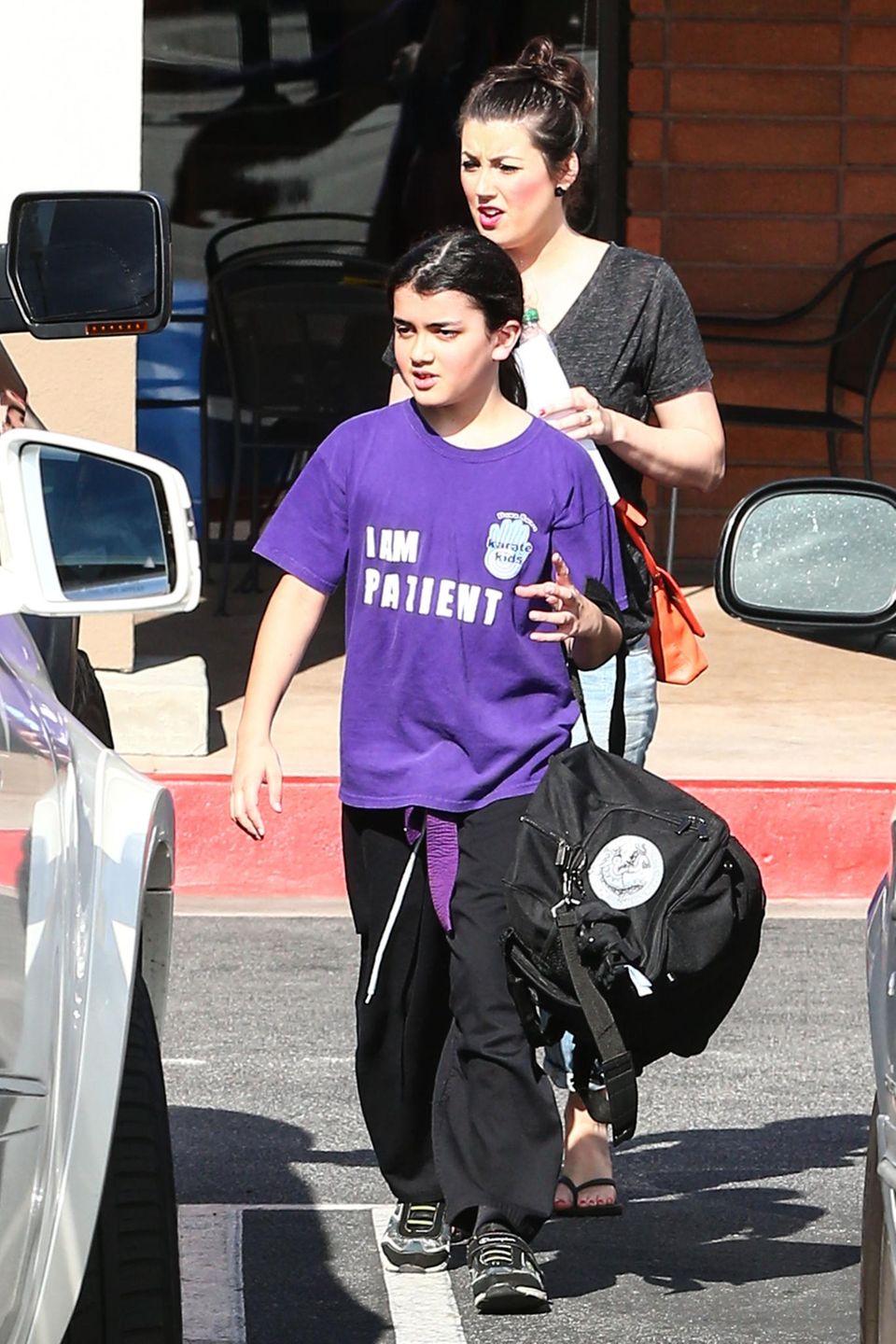 8. April 2014: Michael Jacksons jüngster Sohn, Blanket Jackson, geht vom Karate-Unterricht zum Auto. 8. April 2014: Michael Jacksons jüngster Sohn, Blanket Jackson, geht vom Karate-Unterricht zum Auto.