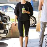 26. November 2014: Nach dem Sport in Beverly Hills holt Rosie Huntigton-Whiteley sich einen erfrischenden Smothie.