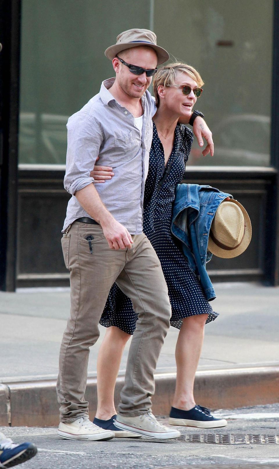 26. Mai 2014: Robin Wright und Ben Foster verbringen gut gelaunt einen Tag in New York City. 26. Mai 2014: Robin Wright und Ben Foster verbringen gut gelaunt einen Tag in New York City.