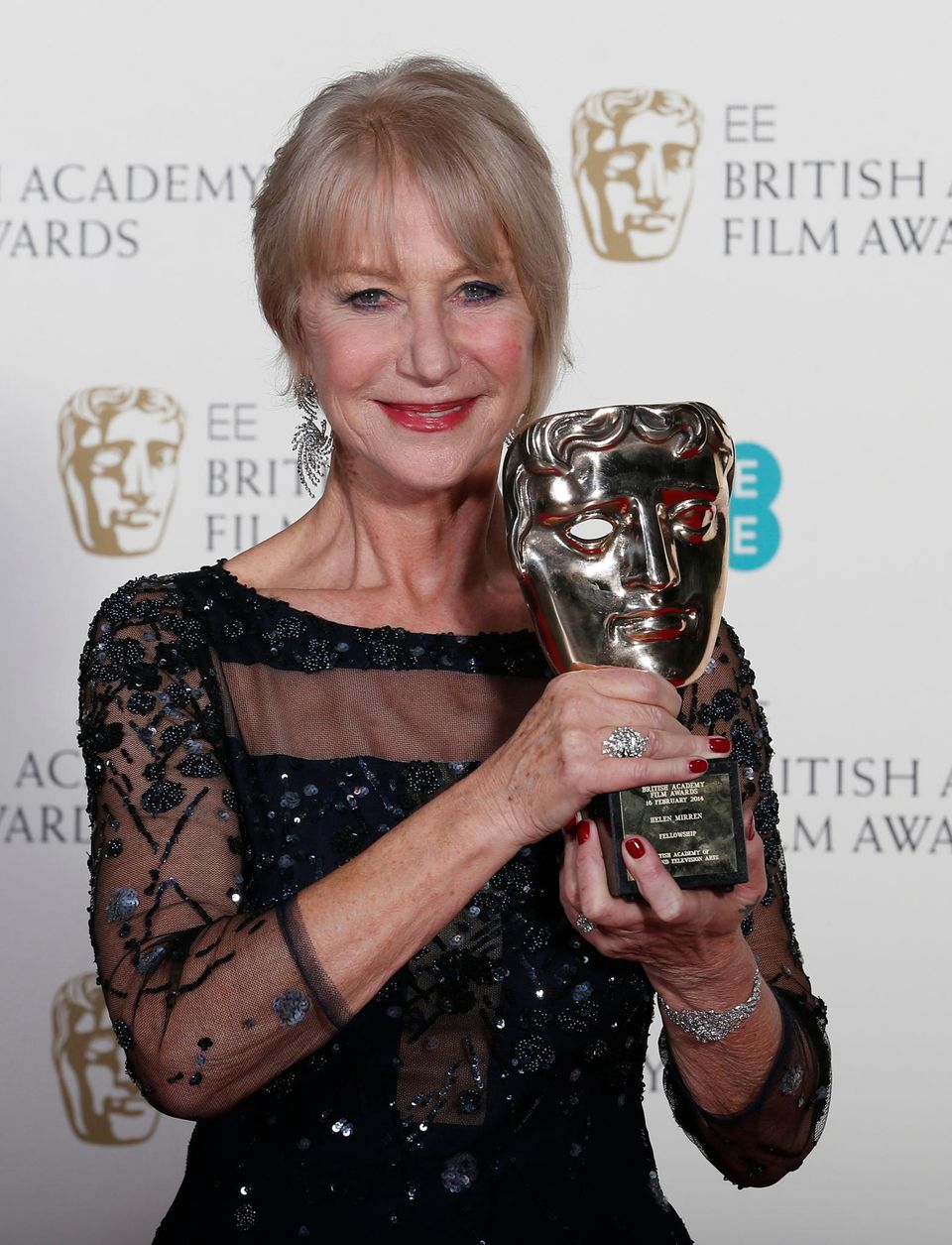 Helen Mirren wird mit der "BAFTA-Fellowship" ausgezeichnet. Der Preis wird ihr von Prinz William überreicht.