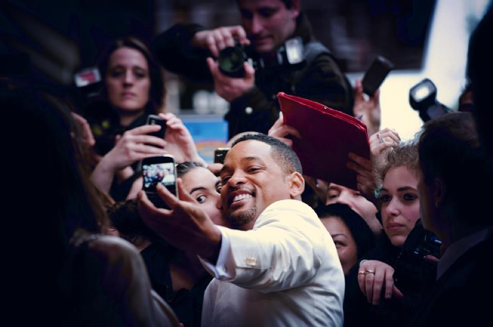Platz 8: Will Smith Der Schauspieler zeigt auf Facebook gerne Fotos von sich und seiner Familie und ist ein Star zu Anfassen. Das beschert ihm gut 64 Millionen Fans. Platz 8: Will Smith Der Schauspieler zeigt auf Facebook gerne Fotos von sich und seiner Familie und ist ein Star zu Anfassen. Das beschert ihm gut 64 Millionen Fans.