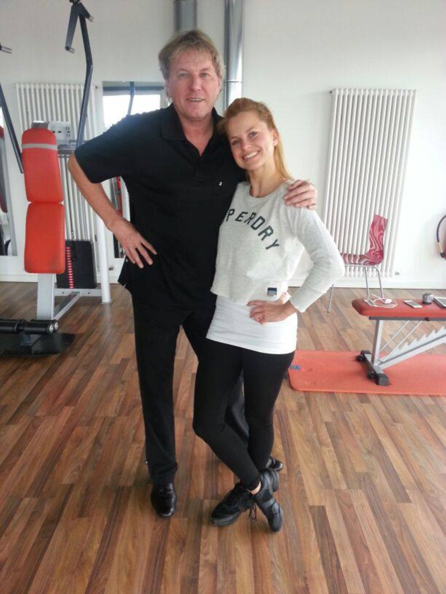 Bernhard Brink und Tanzpartnerin Sarah sind fit für das Tanztraining.