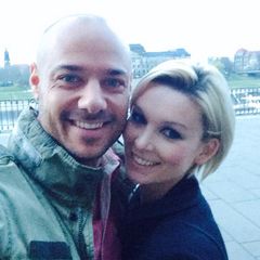 1. April 2014: "Bachelor" Christian Tews und seine Freundin Katja Kühne schicken ihren Fans via Facebook Grüße aus Dresden.