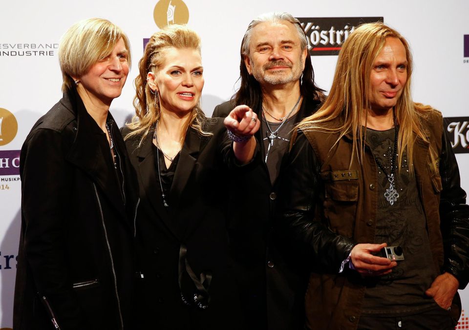 Sängerin Anna Loos und ihre Band "Silly" sind als beste "Gruppe Rock/Pop National" nominiert, müssen sich aber gegen "The BossHoss" geschlagen geben.