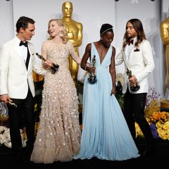 Die Oscargewinner stellen sich für ein Gruppenfoto zusammen.