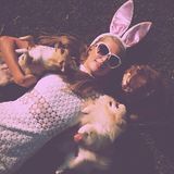 Paris Hilton verbringt Ostern mit ihren Hunden.