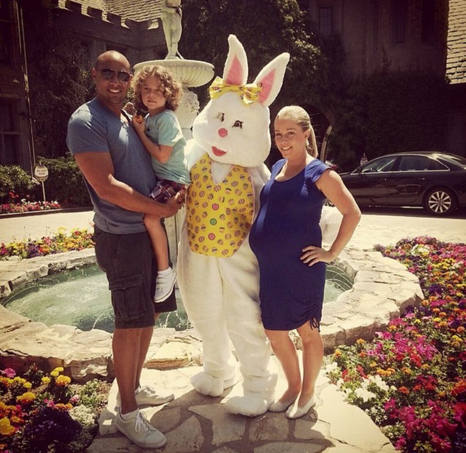 Die schwangere Kendra Wilkinson besucht Ostern mit ihrer Familie die "Playboy"-Villa.