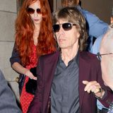 Mick Jagger, gefolgt von seiner Tochter Elizabeth Jagger