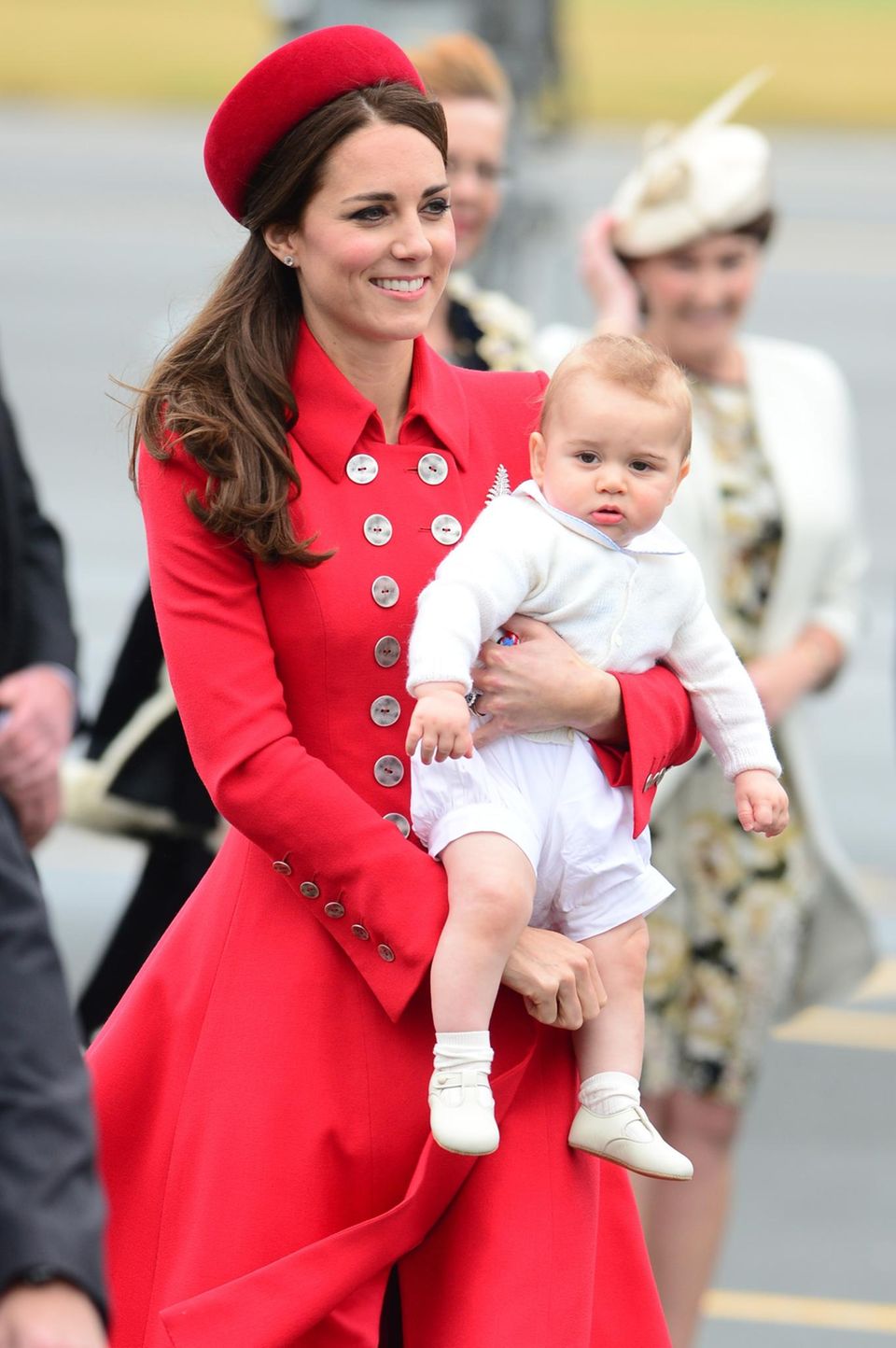 Кейт миддлтон с сыном. Дети принца уильяма и кейт. Семья принца уильяма и кейт миддлтон. Семья принца уильяма и кейт миддлтон. Кейт миддлтон и принц.
