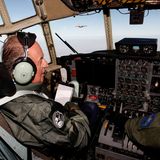 Oktober 2008  Erinnerung an seine Zeit bei der Luftwaffe: Juan Carlos sitzt im Pilotenstuhl einer spanischen "Air Forces Hercules C130".