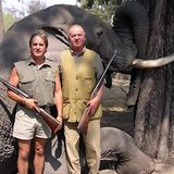 2012  In den letzten Jahren wurde König Juan Carlos immer unbeliebter. Er wird für einen Jagdausflug in Botswana im April 2012 heftig kritisiert - dort posiert er vor einem erschossenen Elefanten. Anstößig findet man die Safari nicht nur, weil der König Präsident des Tierschutzbundes WWF ist - ein Amt, das er anschließend verliert. Die spanische Presse empört sich auch wegen der hohen Kosten von rund 44.000 Euro, die der Privatausflug verursacht hat.