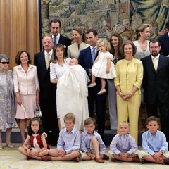 Juli 2007  Zur Taufe von Juan Carlos' Enkelin, Prinzessin Sofia, findet sich die ganze Familie im "Zarzuela Palast" ein.