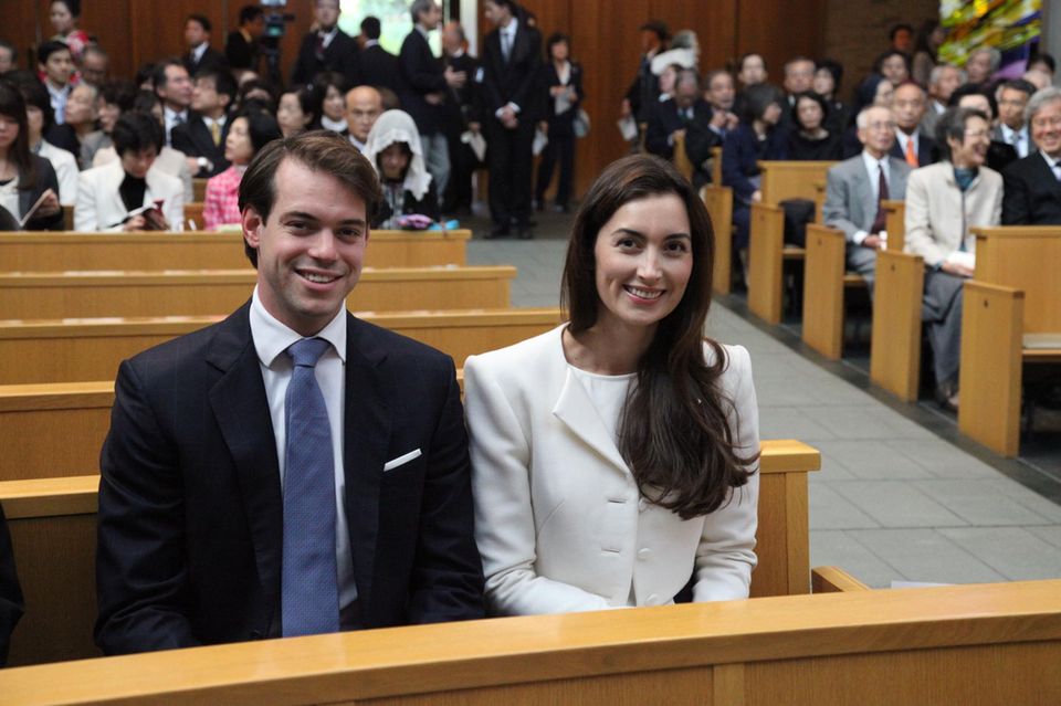 November 2013  Seltener Auftritt im Ausland: Prinz Félix und Prinzessin Claire nehmen in Tokio an den Feierlichkeiten zum 100. Jahrestag der Gründung der Universität teil.