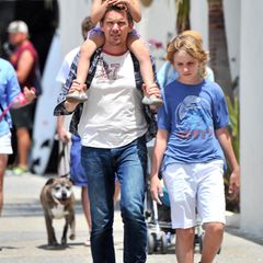 Ethan Hawke schlendert am Vatertag mit seinen Kindern Clementine und Levon durch das sonnige Santa Monica.